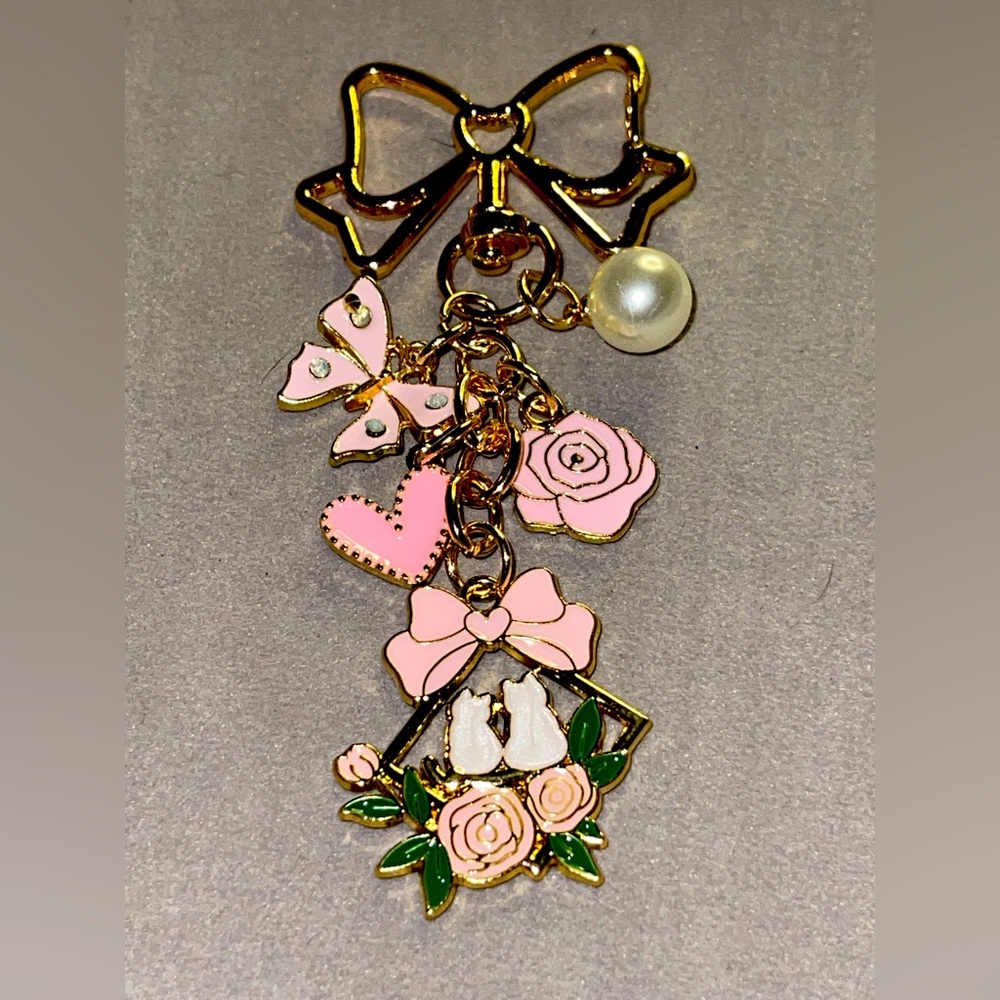 Unbranded Gold Tone with Pink Bow, Heart, Rose White Cats & Pearl Keychain. NIP